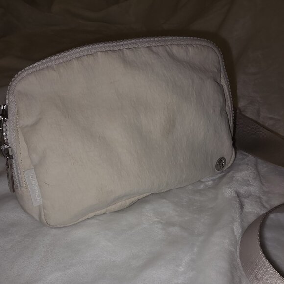 Lululemon‎ Everywhere Belt Bag  White Opal - Picture 1 of 5